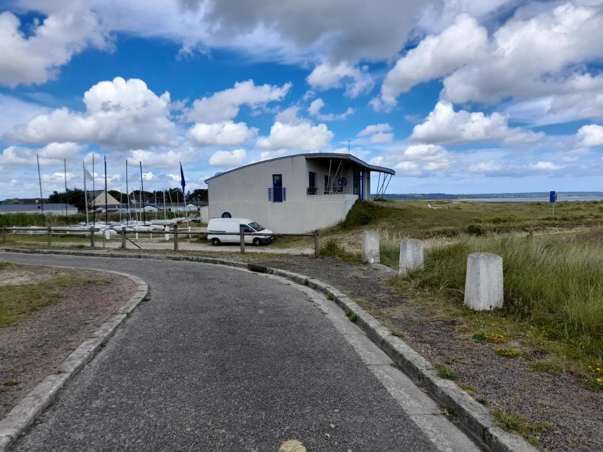 Maison Les Pieds Dans La Mer Quinéville Exterior foto
